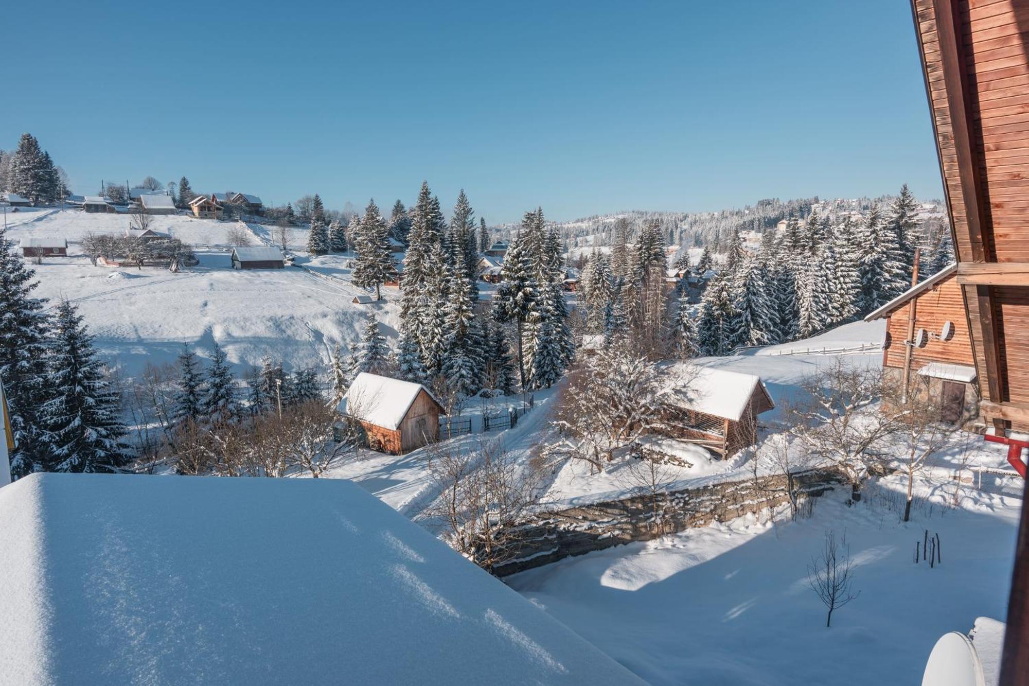 Гостьовий Дім "У Ані" Hotell Jablunytsja Exteriör bild